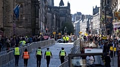 Edimburgo se prepara para que miles de personas acudan a las calles de la ciudad cuando el féretro de la reina sea llevado al Palacio de Holyroodhouse. Foto tomada el 10/09/22
