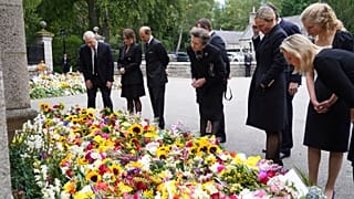 Члены королевской семьи в Балморале