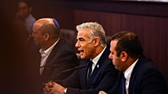 رئيس الوزراء الإسرائيلي يائير لبيد يتحدث خلال الاجتماع الأسبوعي لمجلس الوزراء> 2022/09/11