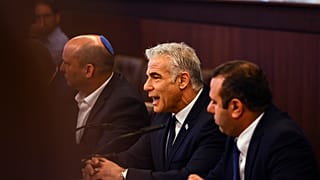 رئيس الوزراء الإسرائيلي يائير لبيد يتحدث خلال الاجتماع الأسبوعي لمجلس الوزراء> 2022/09/11