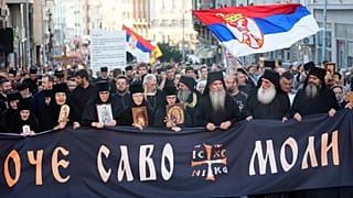 Demonstrálók vonulnak Belgrádban