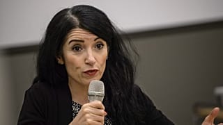 Kürt asıllı İsveçli siyasetçi Emine Kakabaveh 