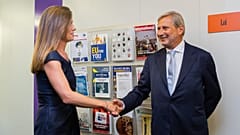 Varga Judit magyar igazságügyi miniszter és Johannes Hahn költségvetési biztos Brüsszelben 2022. szeptember 8-án