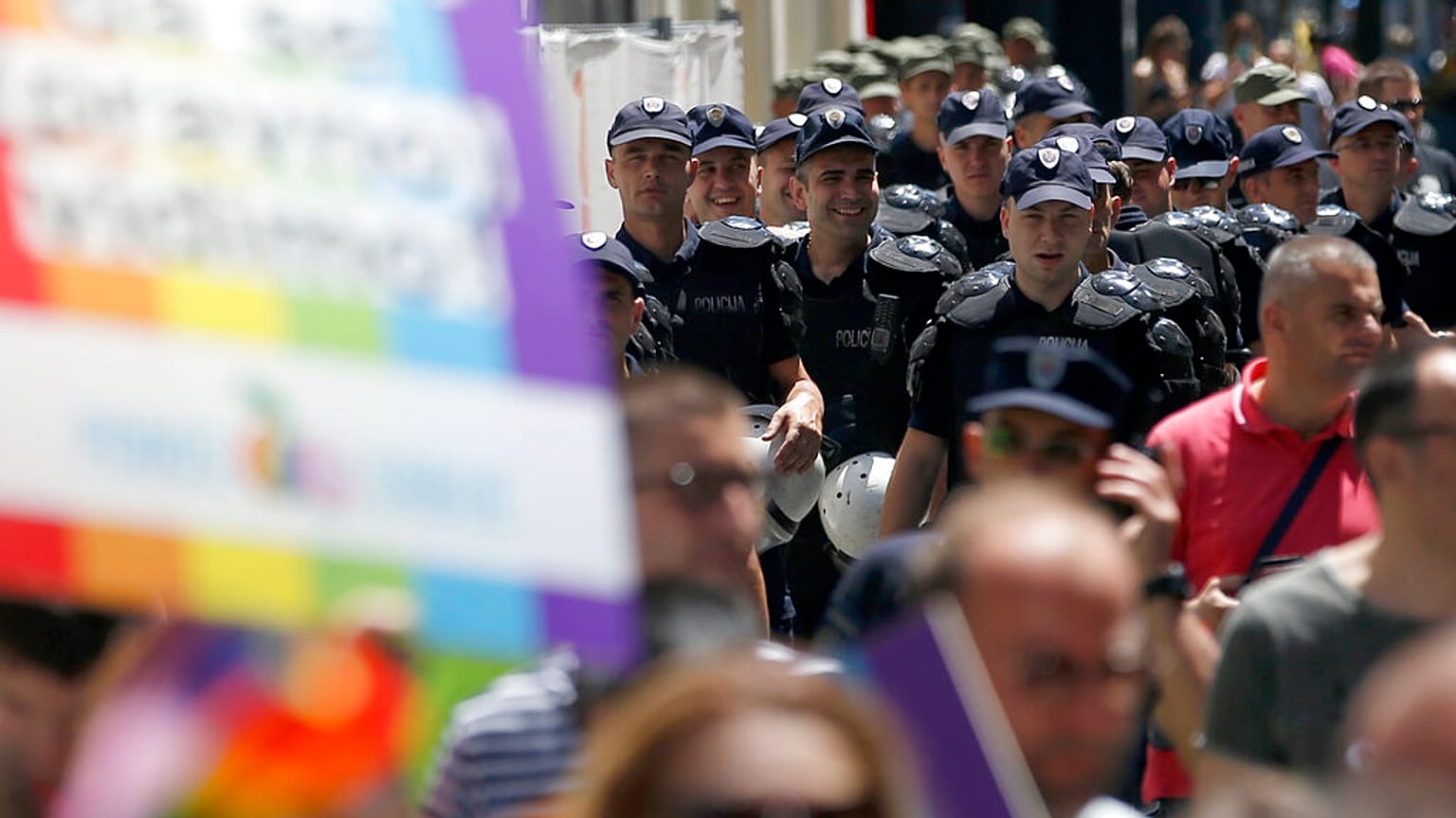 Des policiers anti émeuteS lors de la marche des fiertés de Belgrade, le 29 juin 2019, Serbie