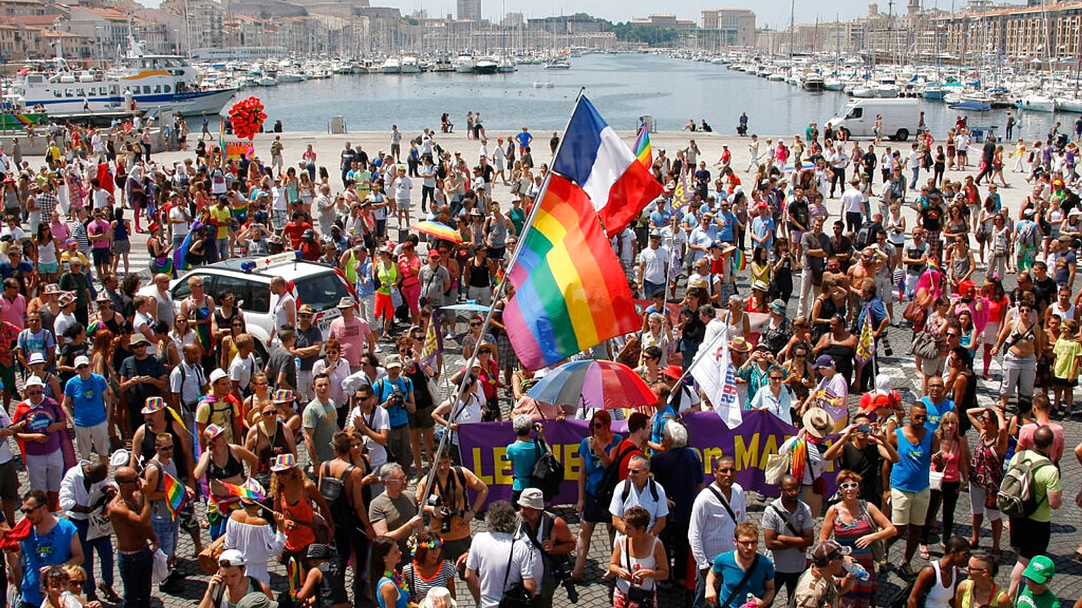 Protestas en Serbia por las amenazas del Gobierno de prohibir la marcha del Orgullo en el país.