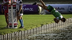 Un essai marqué à la suite d'un plongeon dans l'eau, tournoi de WateRugby, Tououse, le 11 septembre 2022, France