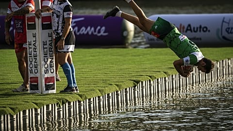 Un essai marqué à la suite d'un plongeon dans l'eau, tournoi de WateRugby, Tououse, le 11 septembre 2022, France
