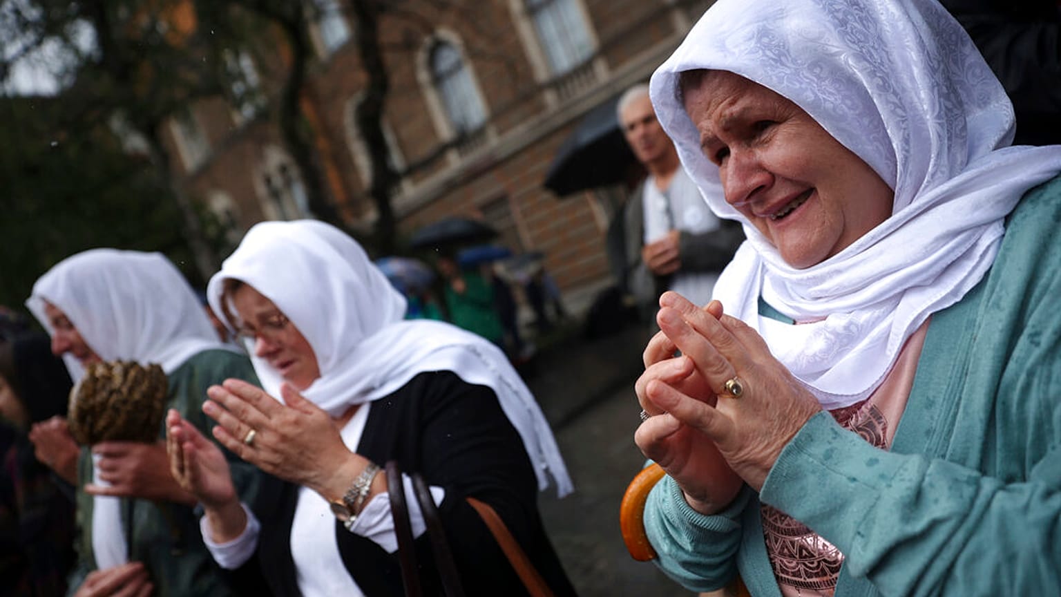 Megemlékezés a srebrenicai mészárlásra Szarajevóban.