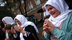 Megemlékezés a srebrenicai mészárlásra Szarajevóban.