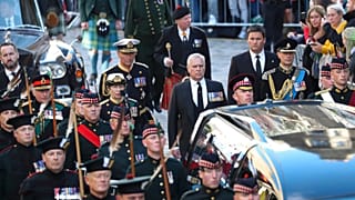 حرکت چهار فرزند ملکه فقید بریتانیا پشت تابوت مادرشان