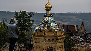 Поврежденная церковь в освобожденном Изюме
