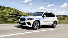 Der deutsche Autohersteller BMW hat einen SUV, den iX5, entwickelt, der mit Wasserstoff betrieben werden soll.