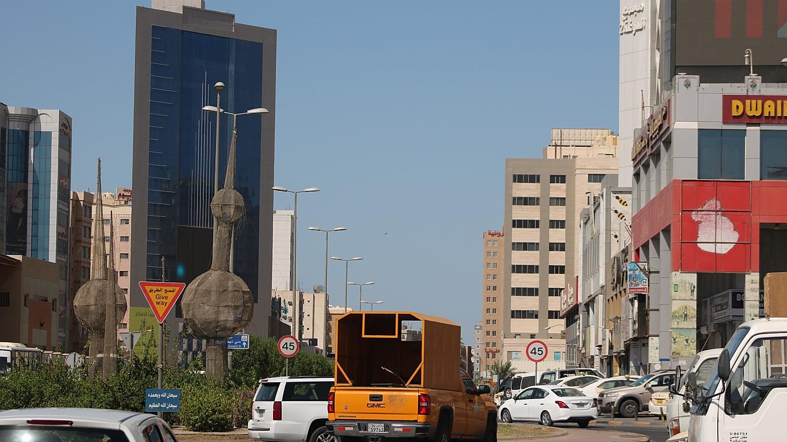 إحدى شوارع الكويت