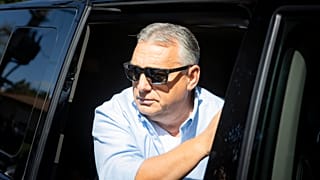 Orbán Viktor érkezik a lkötcsei találkozóra