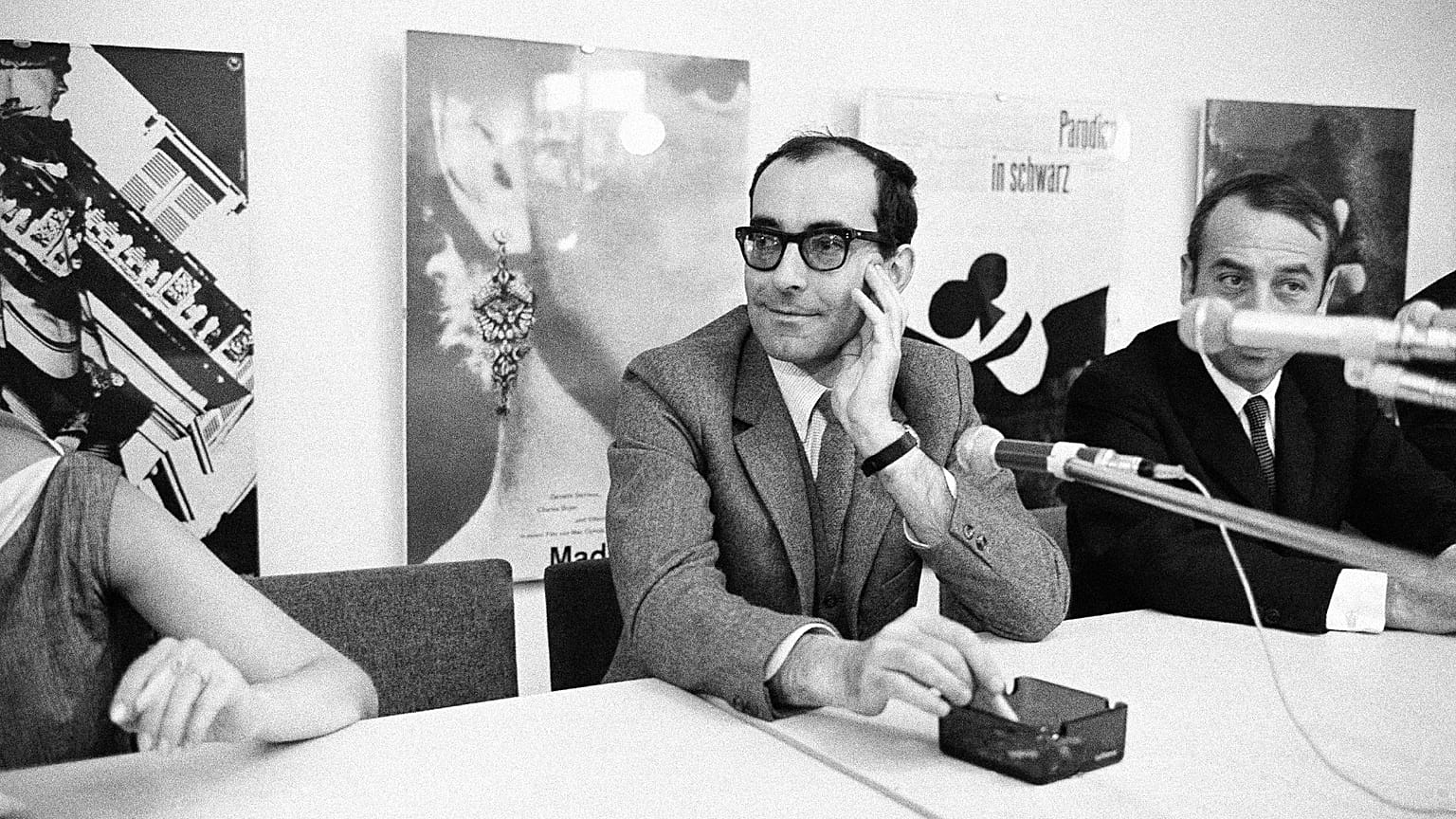 Le réalisateur Godard lors d'une conférence de presse à Berlin, le 27 juin 1966.