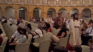 I rappresentanti dell'istituto ippocratico mondiale si avviano sul palco dell'Auditorium a Pavia, settembre 2022