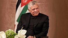الملك عبد الله الثاني خلال اجتماع مع قدامى المحاربين المتقاعدين في الديوان الملكي الهاشمي في العاصمة عمان، 7 يونيو 2022.