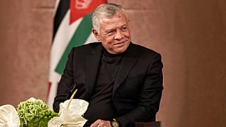الملك عبد الله الثاني خلال اجتماع مع قدامى المحاربين المتقاعدين في الديوان الملكي الهاشمي في العاصمة عمان، 7 يونيو 2022.