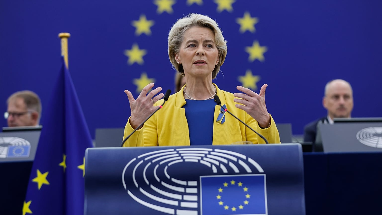 Глава Еврокомиссии Урсула фон дер Ляйен выступает перед Европарламентом