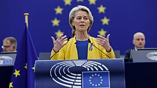 Глава Еврокомиссии Урсула фон дер Ляйен выступает перед Европарламентом