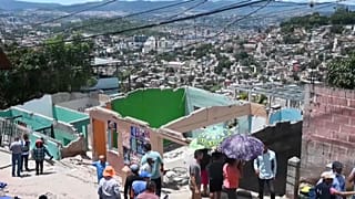 Casas sin techo en Colonia Guillén