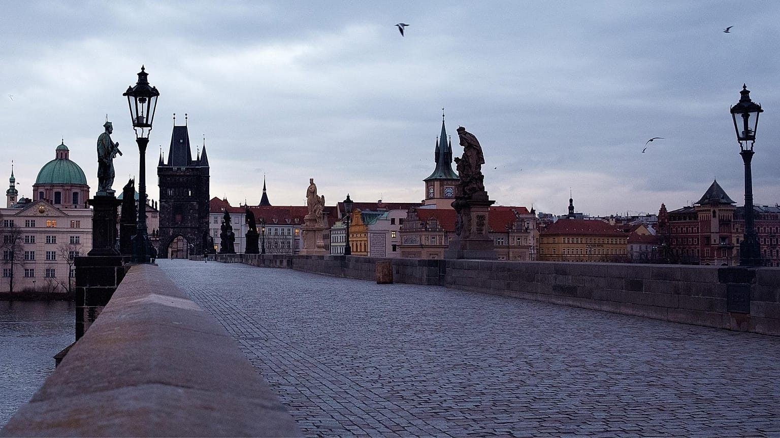 Charles Bridge is fully pedestrianised. 