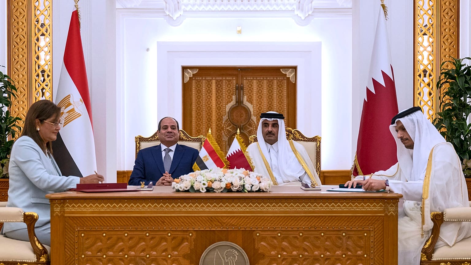الرئيس المصري عبد الفتاح السيسي مع أمير قطر الشيخ تميم بن حمد آل ثاني - الدوحة. 21022/09/13