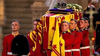İngiltere Kraliçesi 2. Elizabeth'in naaşı halkın ziyaretine açıldı