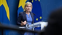 La primera ministra sueca de centro-izquierda, Magdalena Andersson, da una rueda de prensa en Estocolmo, Suecia, el miércoles 14 de septiembre de 2022