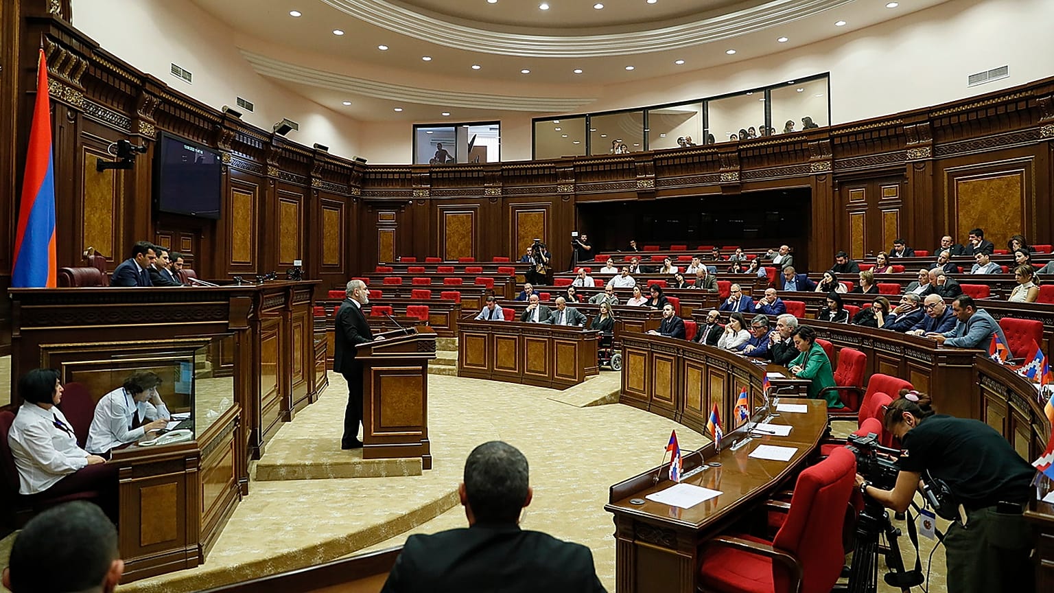Nikol Pasinján örmény miniszterelnök felszólal a jereváni parlamentben 2022. szeptember 13-án
