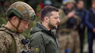 Selenskyj zu Besuch in den befreiten Gebieten in Charkiw