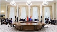 الرئيس الصيني شي جين بينغ  والرئيس الروسي فلاديمير بوتين ورئيس منغوليا أوخنا خوريلسوخ-  قمة قادة منظمة شنغهاي للتعاون في سمرقند 15/09/2022