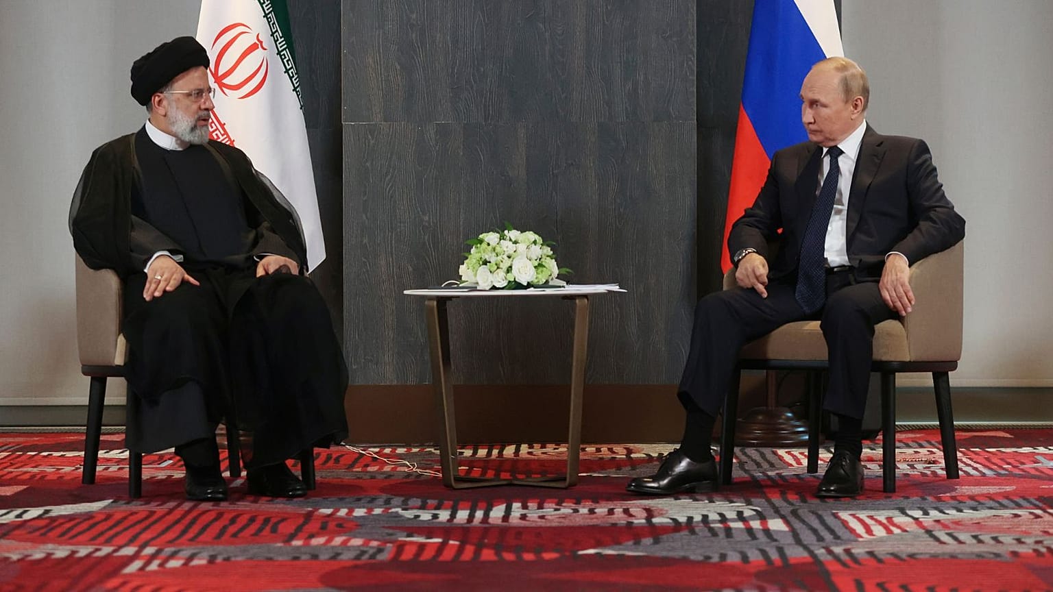 دیدار ولادیمیر پوتین و ابراهیم رئیسی در حاشیه نشست سازمان همکاری شانگهای در سمرقند