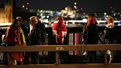 Mourners queue to see the queen's coffin before her funeral on Monday