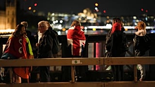 Mourners queue to see the queen's coffin before her funeral on Monday