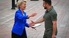 Az Európai Bizottság elnökét üdvözli az ukrán elnök Kijevben