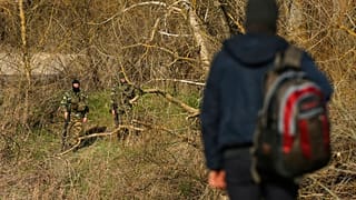 Μετανάστης και στρατιώτες στον Έβρο - φώτο αρχείου