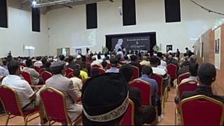 Londra'nın en büyük camilerinden Baitul Futuh Cami'de Müslümanlar Kraliçe II. Elizabeth'i andı