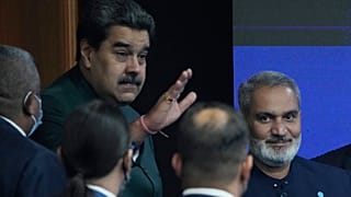 الرئيس الفنزويلي نيكولاس مادورو مع الضيوف، والأمين العام لأوبك هيثم الغيصن، إلى اليمين، في قصر ميرافلوريس الرئاسي في كاراكاس. 2022/09/14
