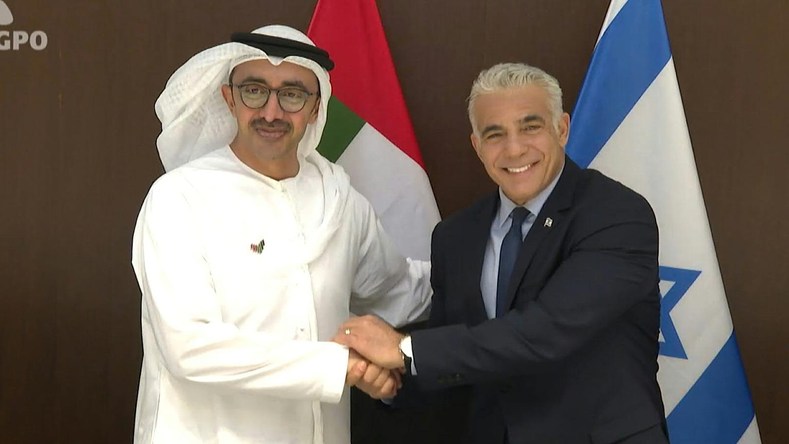 رئيس الوزراء الإسرائيلي يائير لابيد مع وزير الخارجية الإماراتي عبد الله بن زايد آل نهيان خلال مؤتمر صحفي مشترك في القدس.