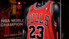 Michael Jordan'ın 23 numaralı Chicago Bulls forması 10.1 milyon dolarla rekor fiyata satıldı