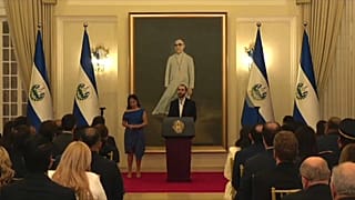 El presidente de El Salvador, Nayib Bukele, anuncia que buscará la reelección en el Día de la Independencia del país.