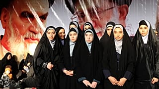 صورة أرشيفية لفتيات في طهران
