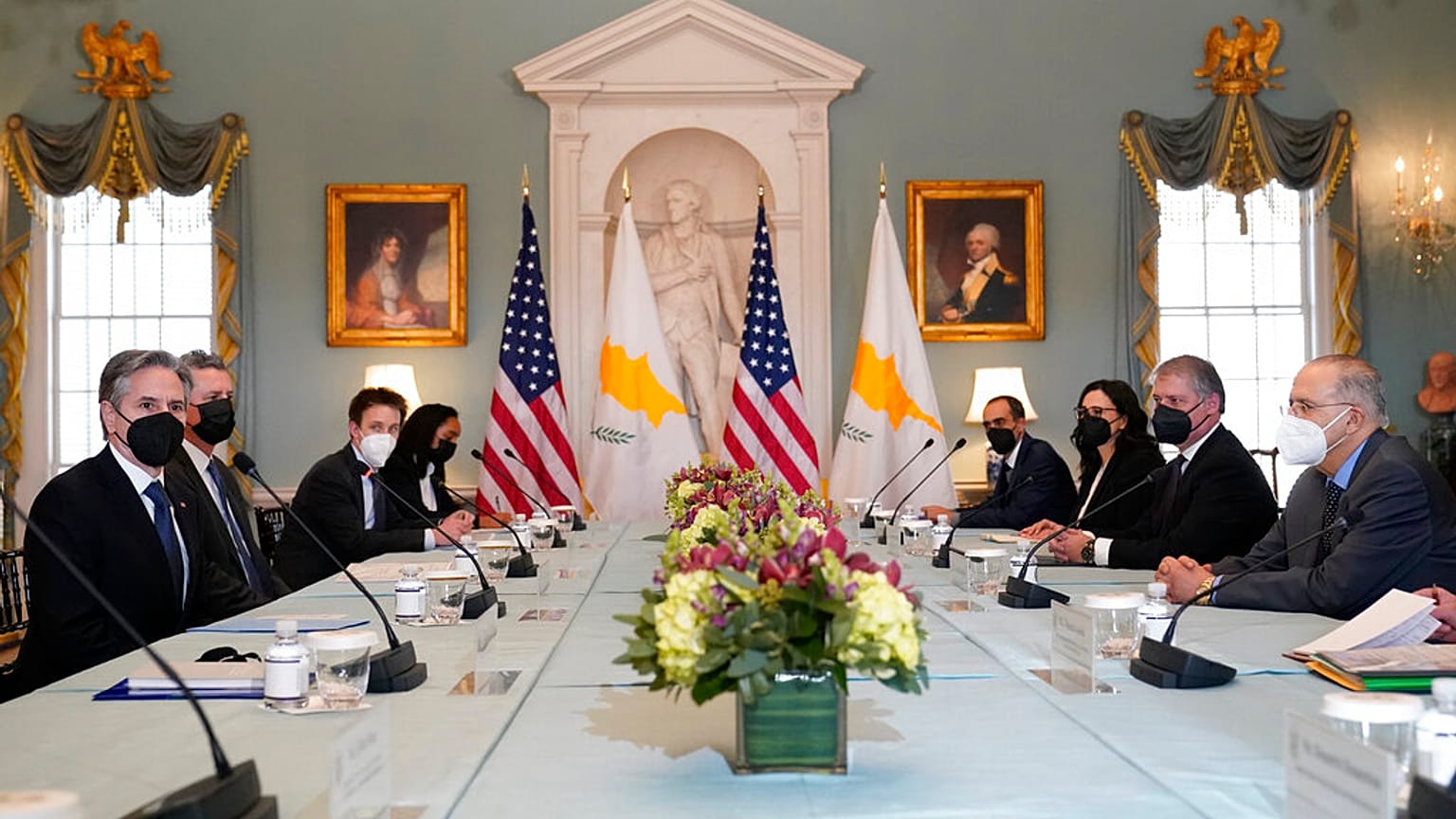 Ο υπουργός Εξωτερικών των ΗΠΑ, Άντονι Μπλίνκεν με τον Κύπριο ομόλογό του Ιωάννη Κασουλίδη