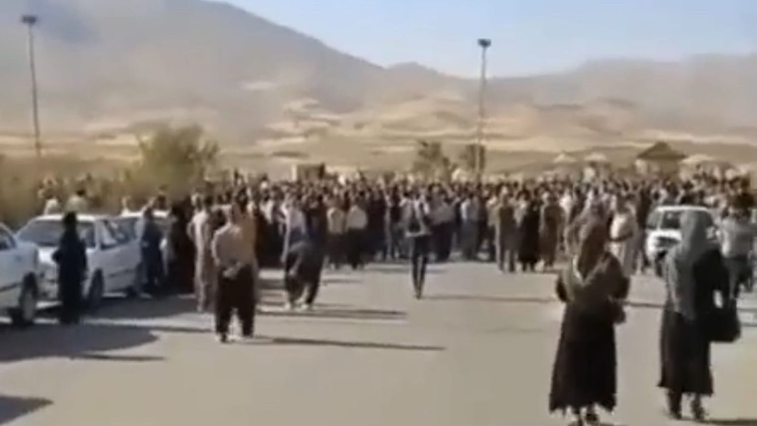 تجمع اعتراض‌آمیز در سقز در پی مرگ مهسا امینی
