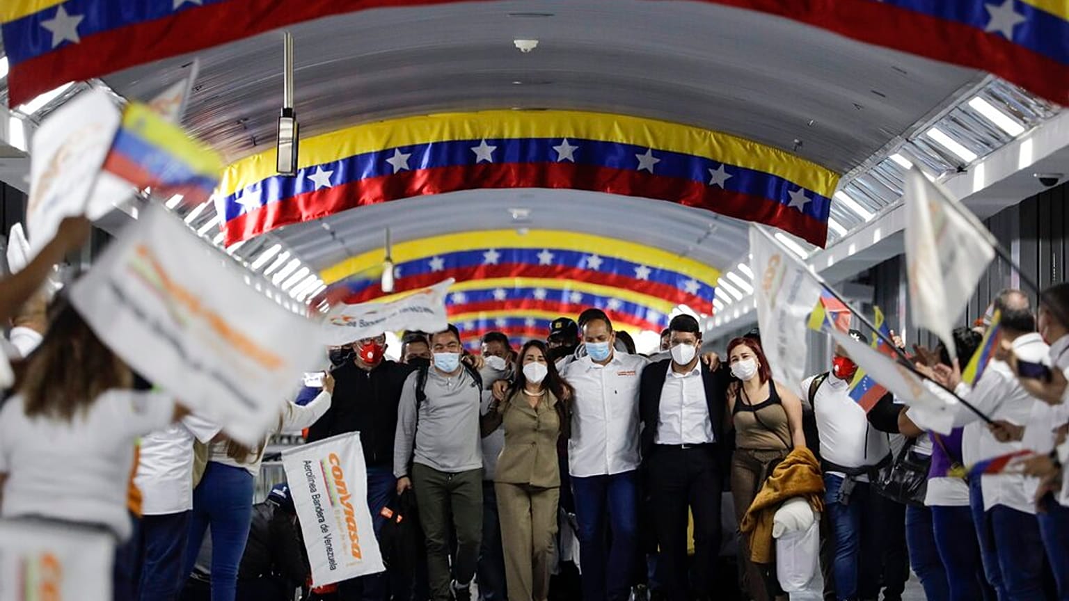 Die Crew ist zum Teil wieder zu Hause, der diplomatische Streit über die Maschine aus Venezuela ist noch nicht vorbei.