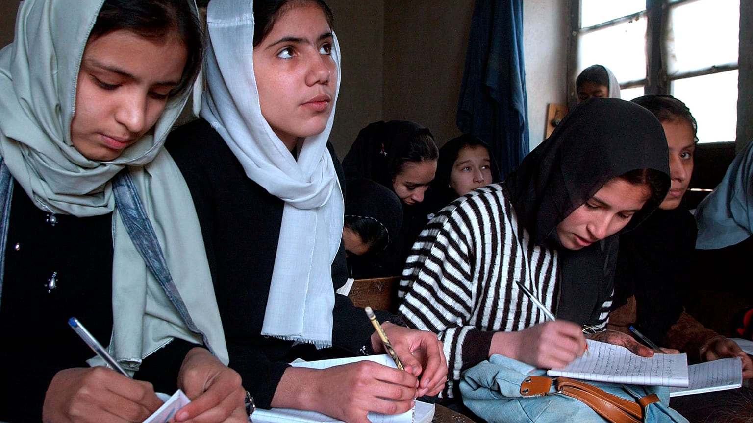 Afganistan'da kız çocuklarının eğitimi