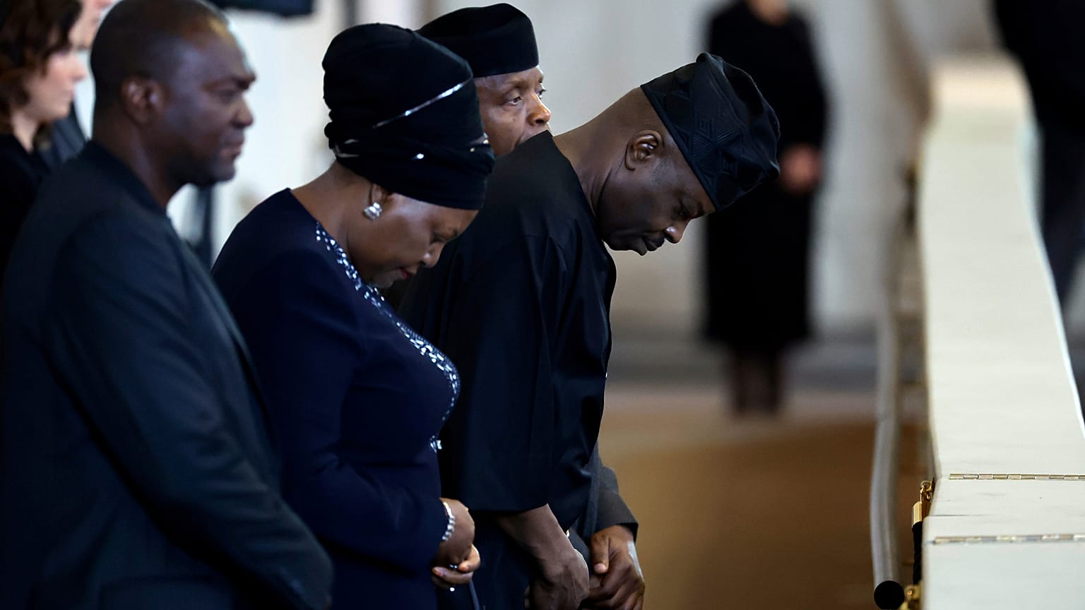 Würdenträger, Präsidenten, Könige und Königinnen sind in die Westminster Hall gekommen, um der Queen die letzte Ehre zu erweisen. 