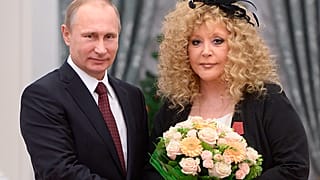 Wladimir Putin mit Alla Pugatoschowa (auch: Pugazheva)