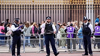 Policiers à l'extérieur du Palais de Buckingham - Londres, le 18/09/2022